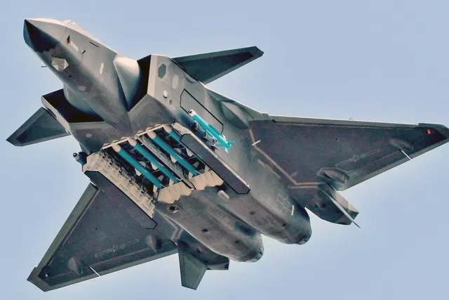 解放軍殲-20戰機。 圖：翻攝自 騰訊新聞@矚望雲霄 