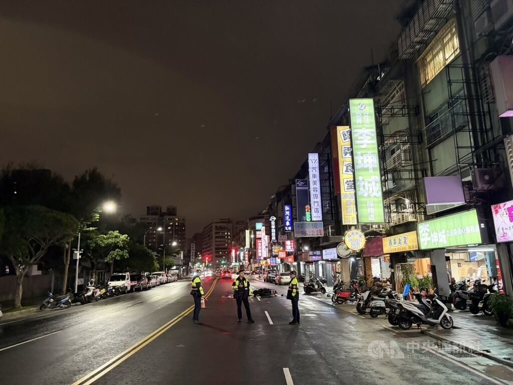 新北三重行人違規跨雙黃線 遭機車撞OHCA送醫