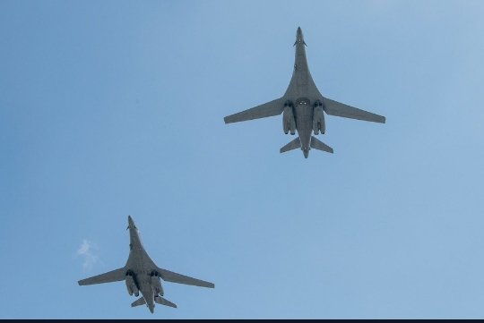  美軍B-1B「槍騎兵」戰略轟炸機。 圖：翻攝自 X @Defence_Index 