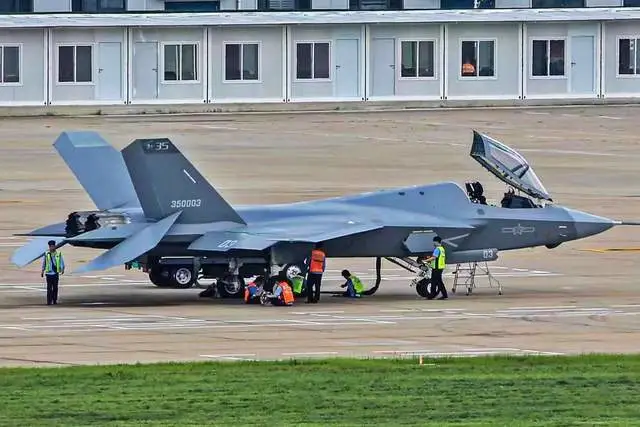  殲-35 戰機，代號「雲龍」。 圖：翻攝自 騰訊新聞 