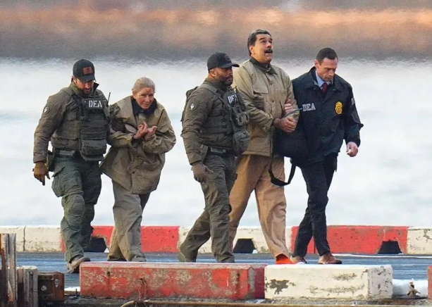 美部長當面稱委國要替川普立雕像 英媒痛罵 : 「馬屁精蜂湧而出」