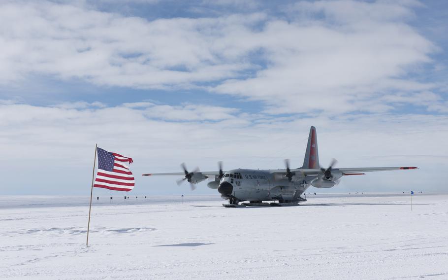  美軍C-130運輸機降落在格陵蘭美軍基地執行運補任務。 圖：翻攝U.S. Air National Guard 
