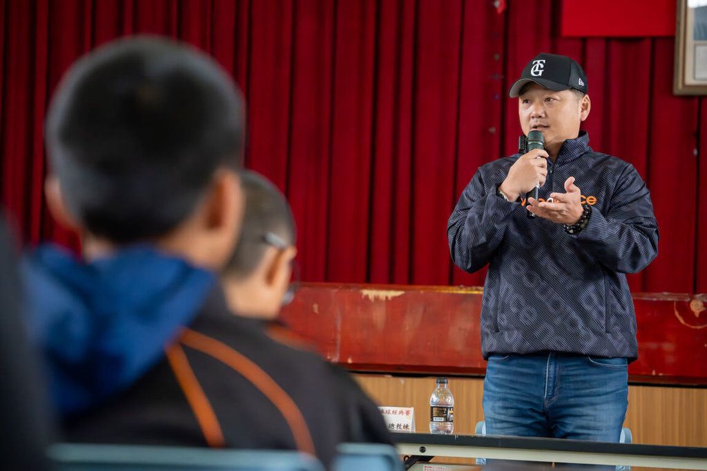 12強冠軍教頭曾豪駒不忘約定 親會新竹小球員