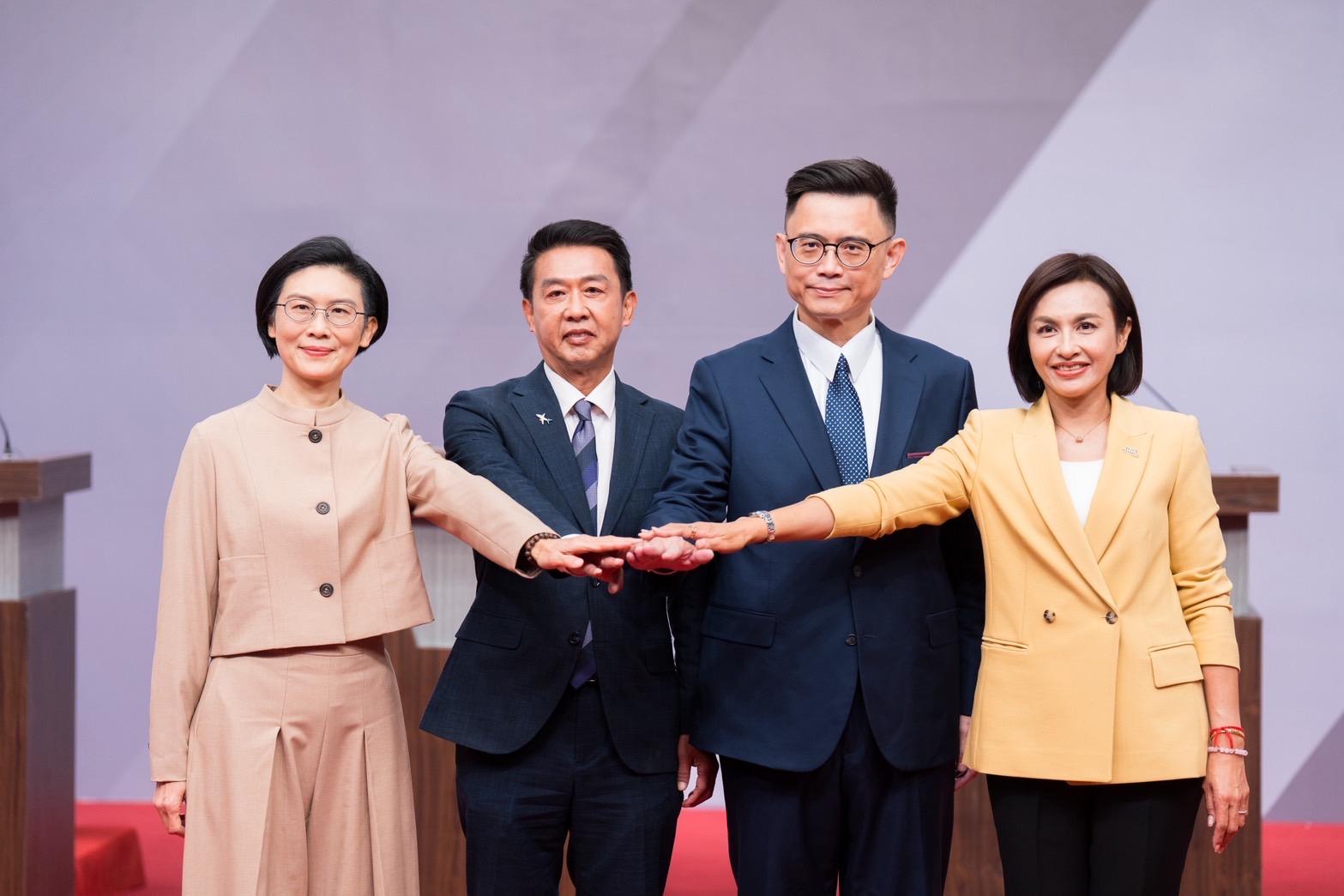 立委林岱樺（左一）、許智傑（左二）、賴瑞隆（右二）、邱議瑩（右一）競爭激烈，但都宣示團結。 圖：民進黨提供 
