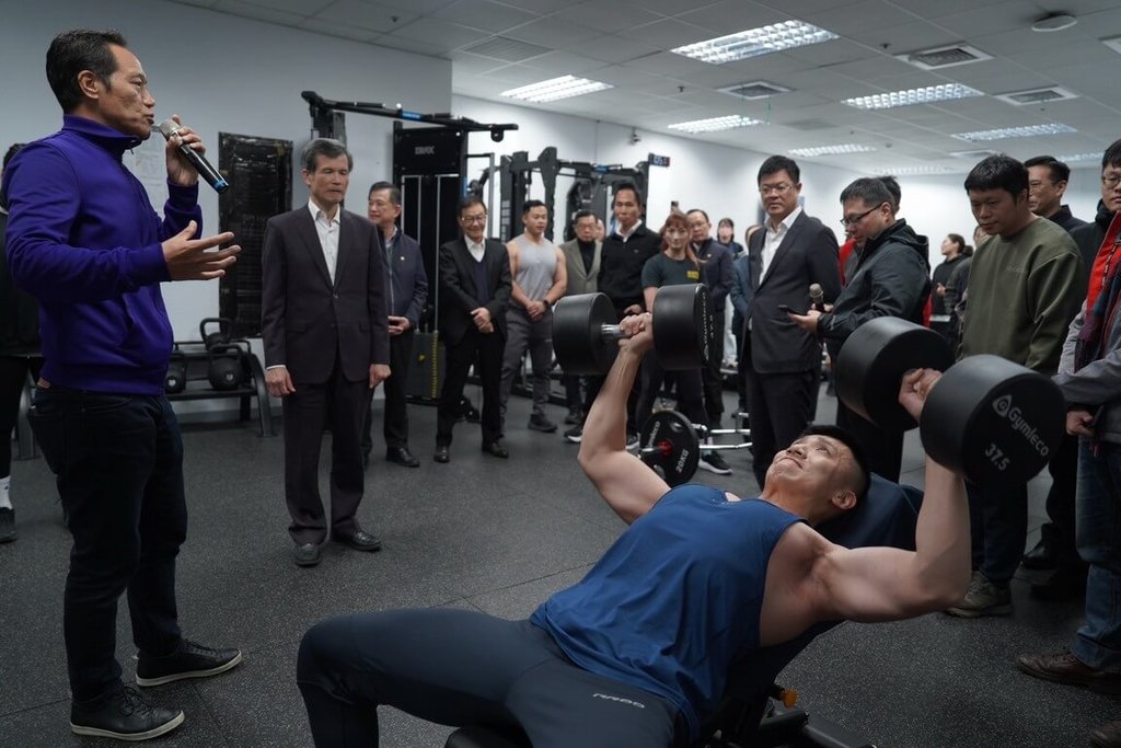 守護員警健康 北市警友會捐贈訓練運動器材