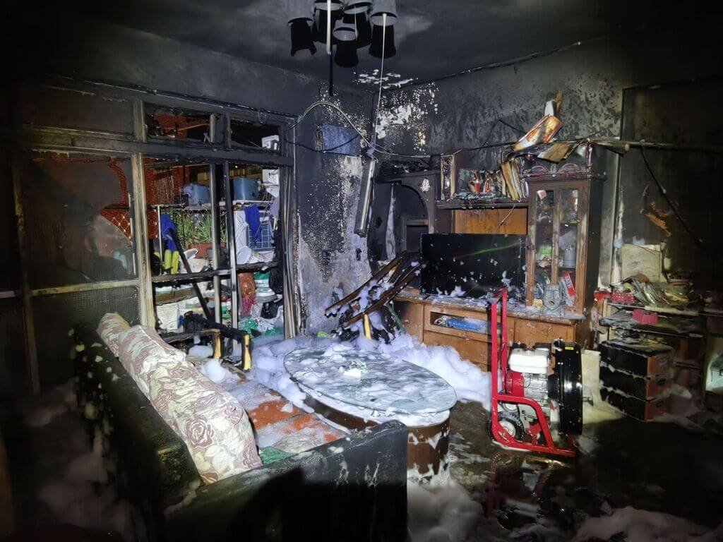 基隆民宅火警 父女遭嗆昏送醫