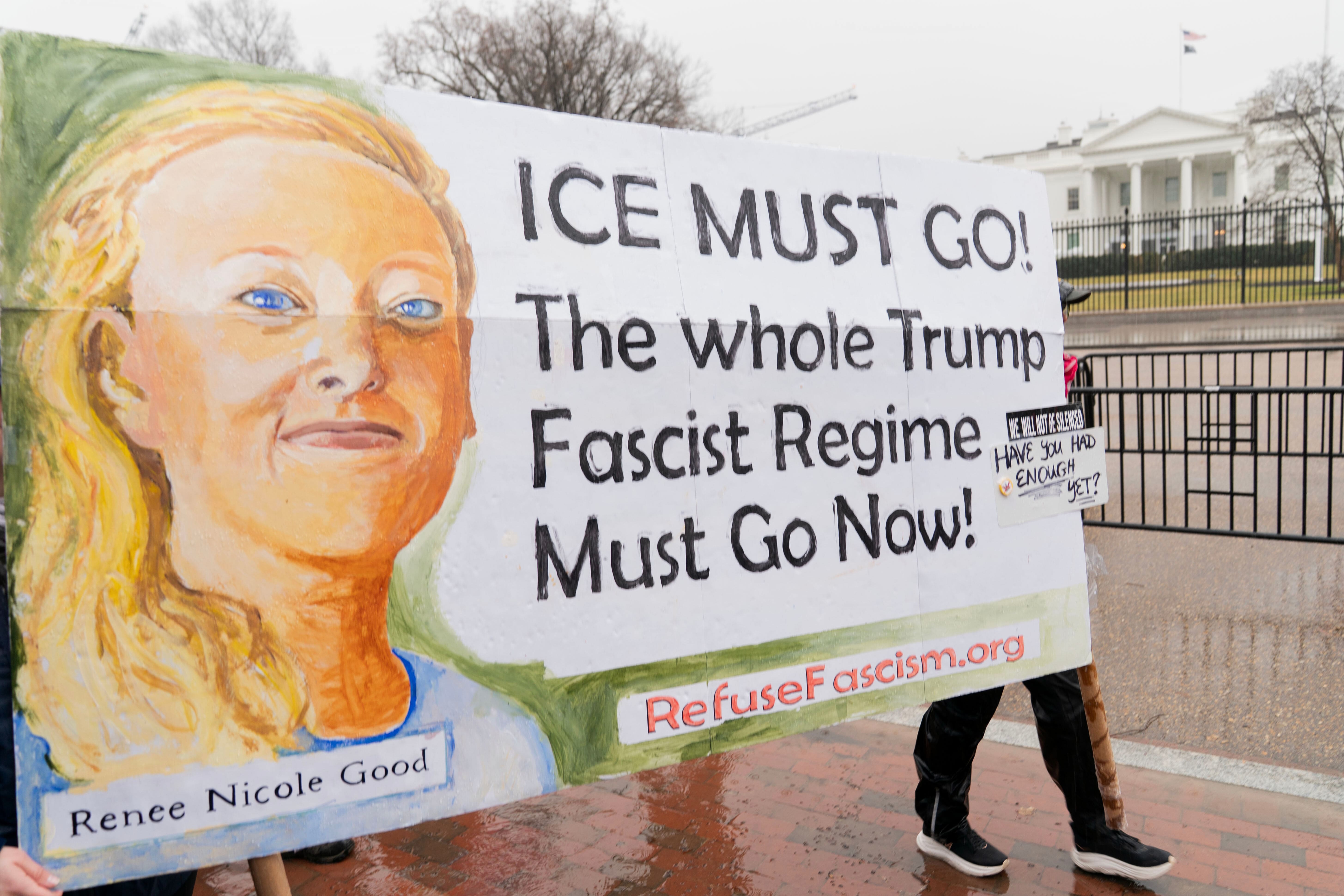  由民權組織「Indivisible」與美國公民自由聯盟（ACLU）發起「ICE Out For Good」運動，在全美規畫了超過千場集會。 圖：達志影像/美聯社 