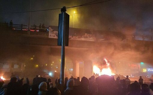 (影)伊朗血腥鎮壓升級!醫院爆滿、屍體堆疊、示威死亡逾百人