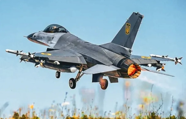 烏克蘭 F-16 飛行員私下指出，蘇-35 是迫使他們放棄北約原有作戰構想的主要威脅之一。 圖：翻攝自 騰訊網 墨甲戰刃 