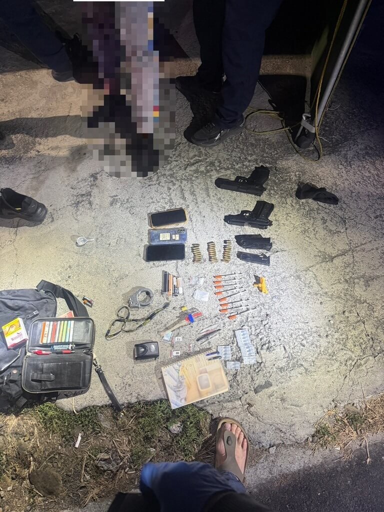 南投警方追捕毒品通緝犯 起獲改造手槍與海洛因