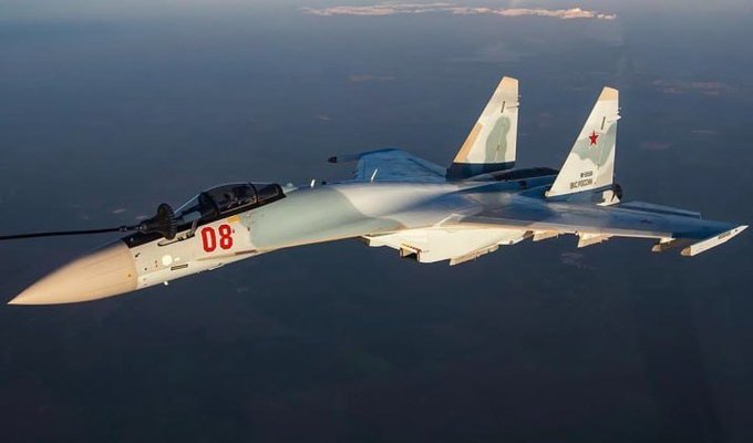 俄軍主力戰機蘇-35S 的實戰表現，正迫使烏克蘭空軍、甚至北約空戰理論進行調整。 圖:翻攝自X帳號@NewRulesGeo 