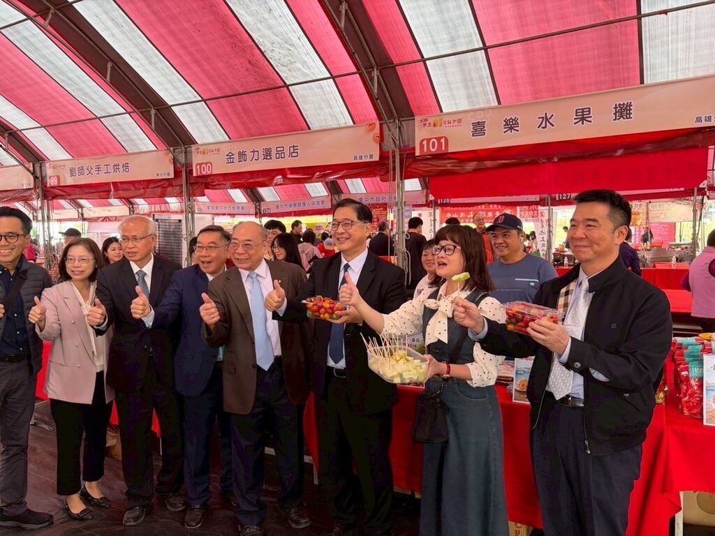 鄭銘謙出席更生年貨大街 百攤齊聚展現更保成果