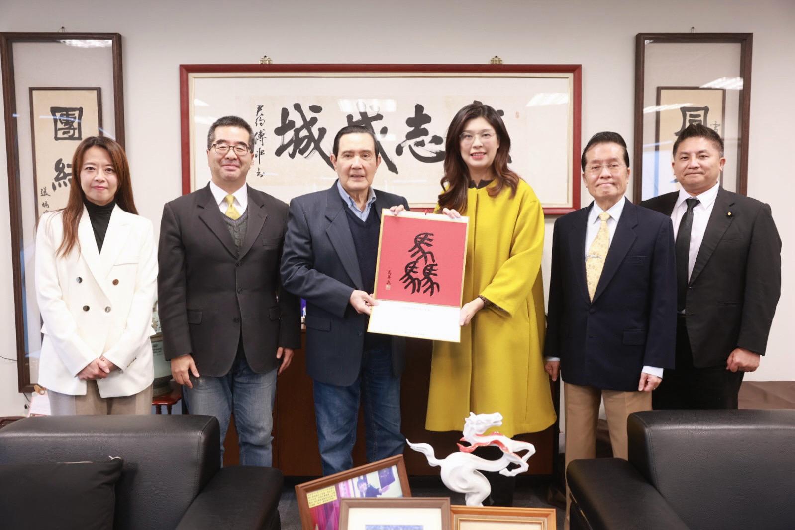  國民黨主席鄭麗文先前拜會前總統馬英九。 圖：國民黨提供 
