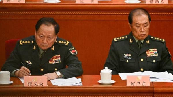 有網友諷刺地表示，在張又俠被捕後，他就獲得了在監獄中與另一名中央軍委副主席何衛東「會師」的機會。 圖：翻攝自 @xzzzjpl X 帳號 