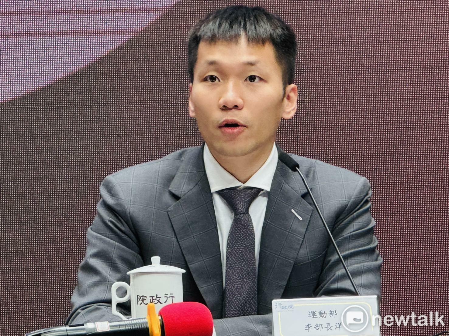李洋於 1 日上午前往立法院進行運動部預算審查時，在會議前親上火線接受《華視新聞》等媒體聯訪，鄭重駁斥了這項不實傳聞，並強調自己目前完全沒有離開崗位的打算。。 圖：謝莉慧／攝（資料照） 