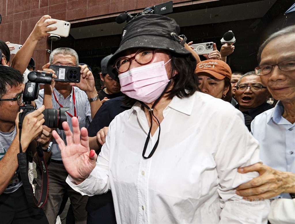 黃呂錦茹聲請撤科技監控 北院改裁施以電子手鐶