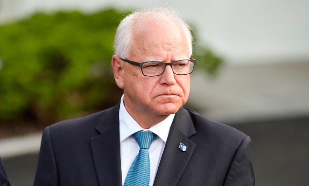  明州長華茲（Tim Walz）直言ICE的行動是「一場針對明州人民的佔領與有組織的暴行運動」。 圖：翻攝自 X @remarks 