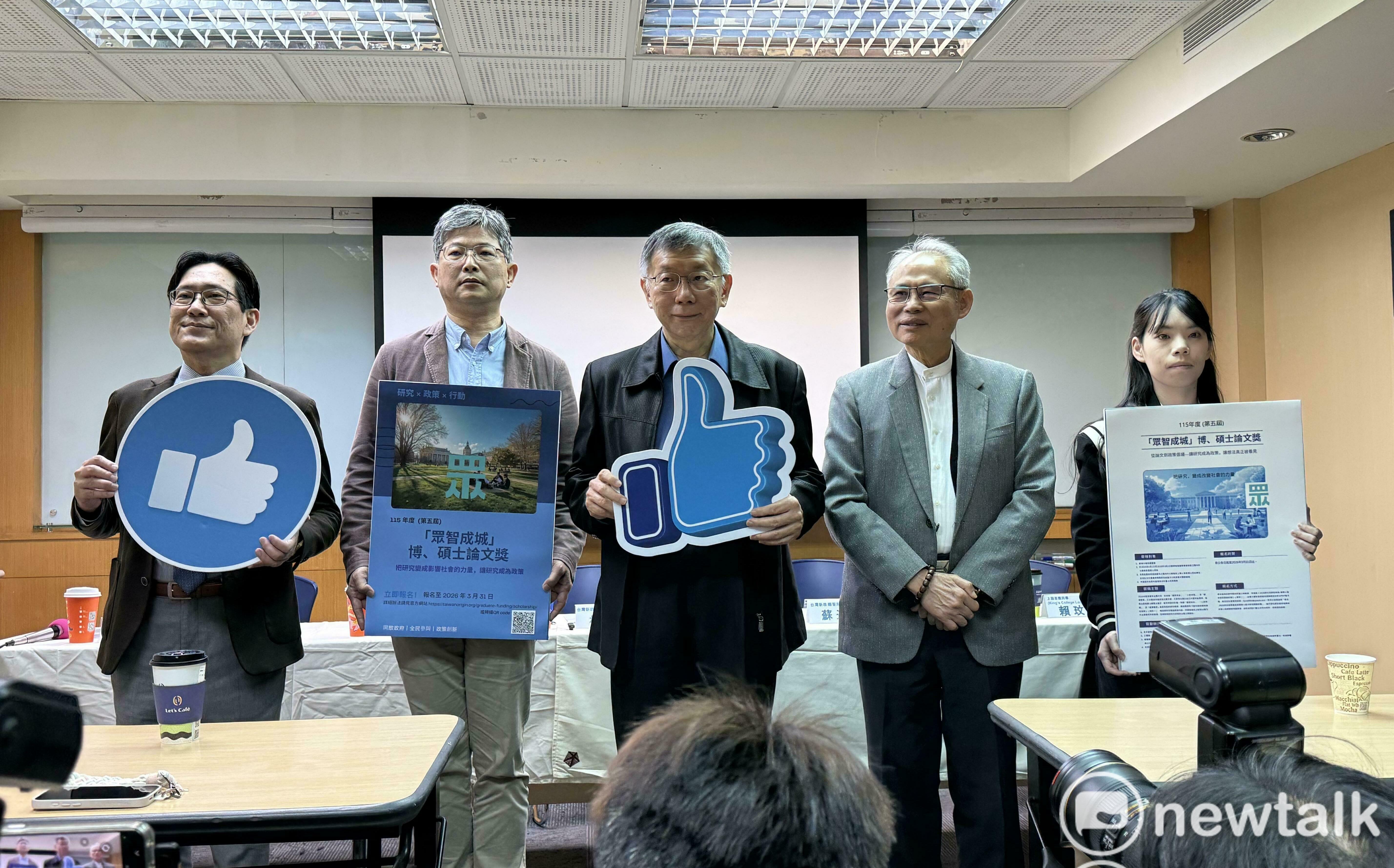 鈔票改版遭惡搞「踩飛輪」300萬?柯文哲未正面回:該推無現金交易