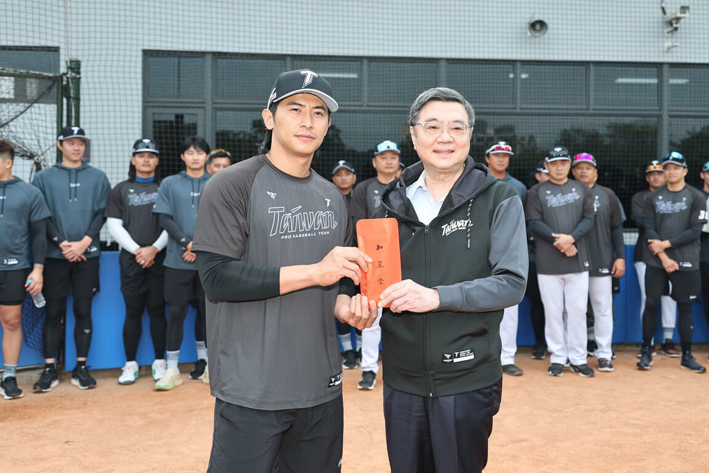 卓榮泰為經典賽台灣隊加油 致贈20萬元加菜金