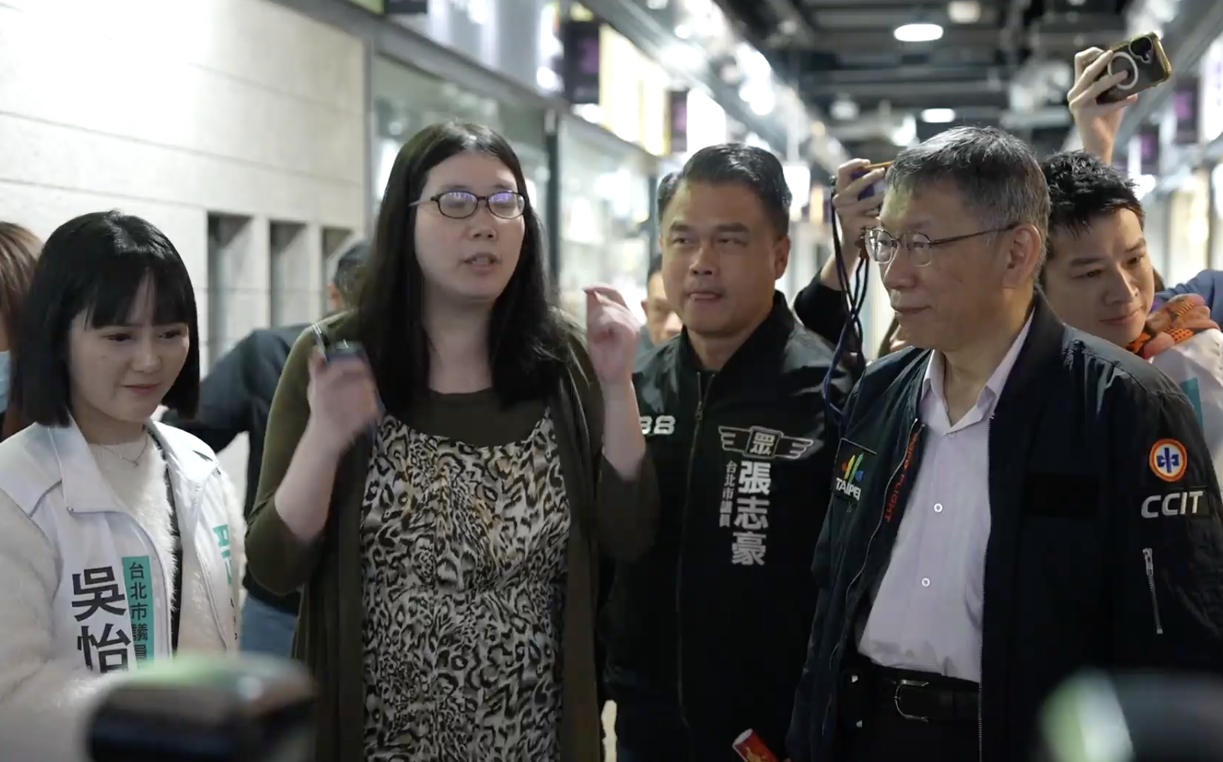 學妹陳情怒喊「買不起台北房子」!柯文哲搔頭、黃國昌秒閃一旁