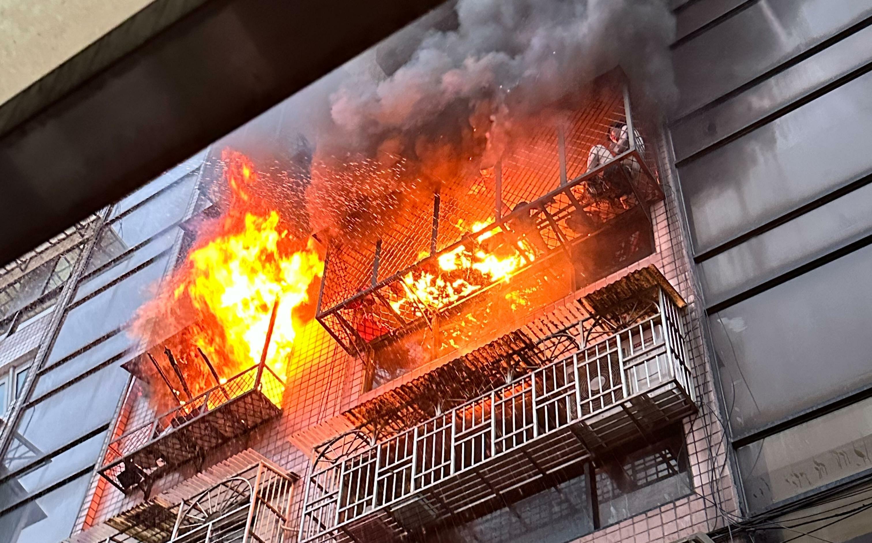 信義區吳興街民宅清晨竄惡火 住戶一傷一命危