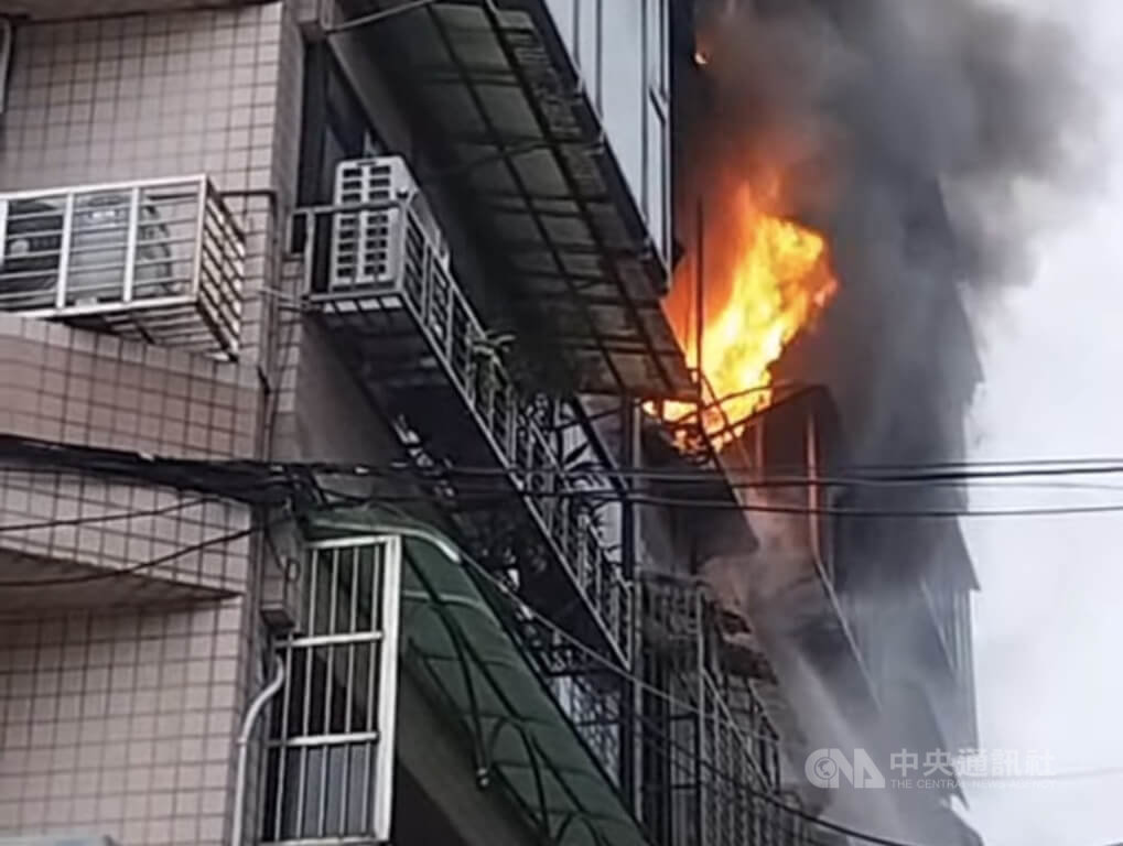 北市信義區民宅火警 受困女住戶送醫救回一命