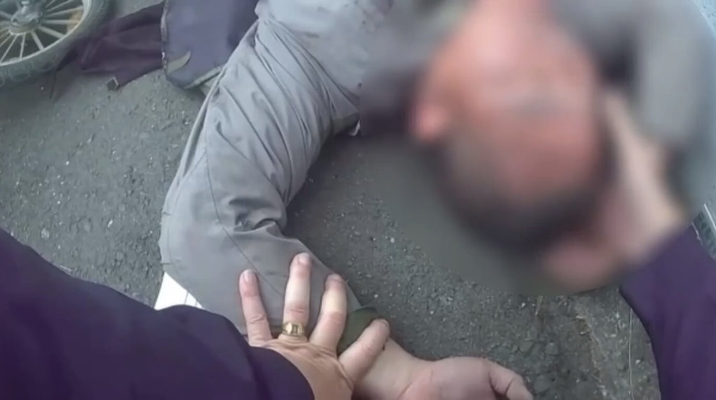 高雄環保隊員涉毆行人 大學生見義勇為壓制獲表揚