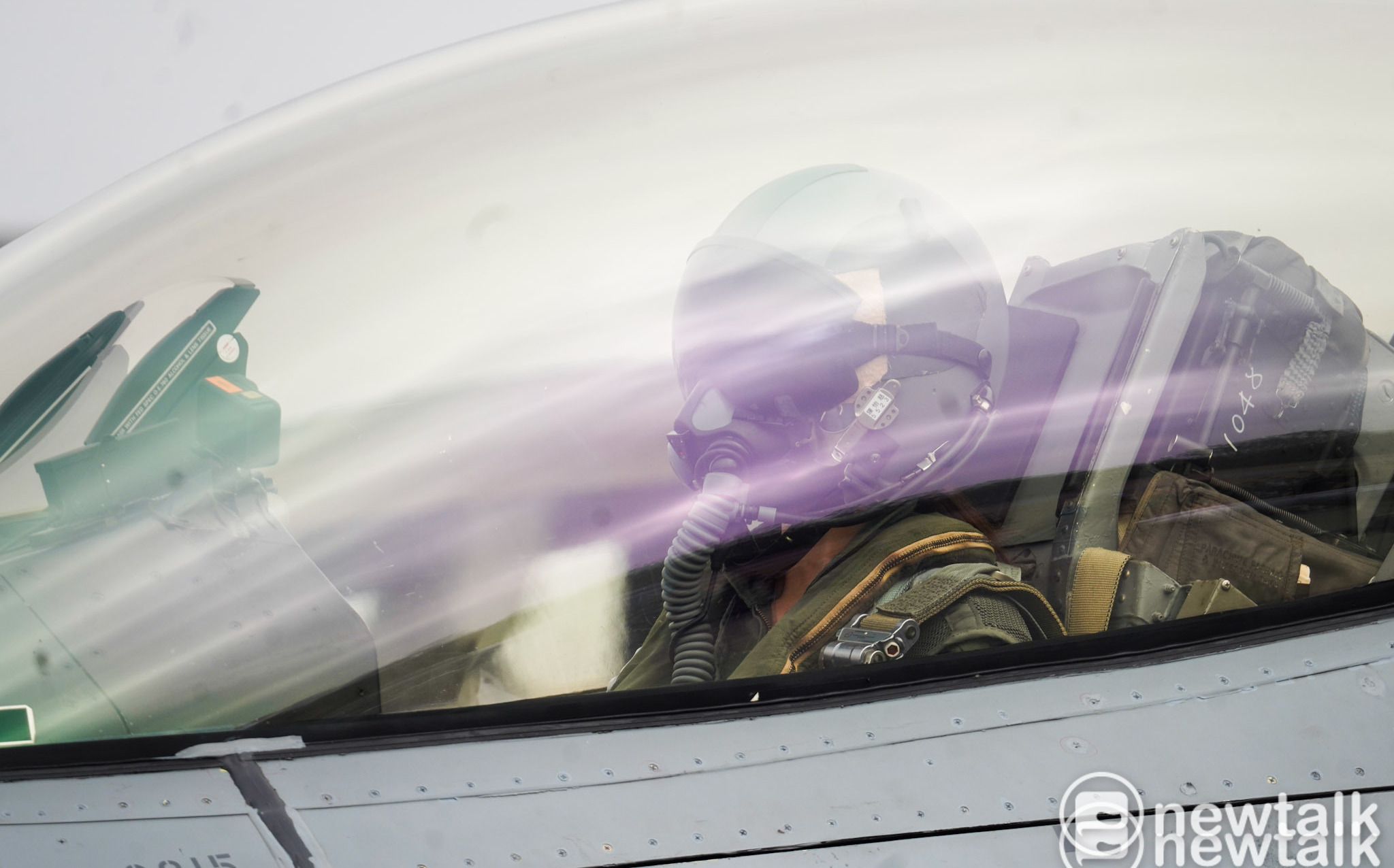 F-16V夜航偏離跑道!空軍:人員安全飛機輕損未影響民航班機起降