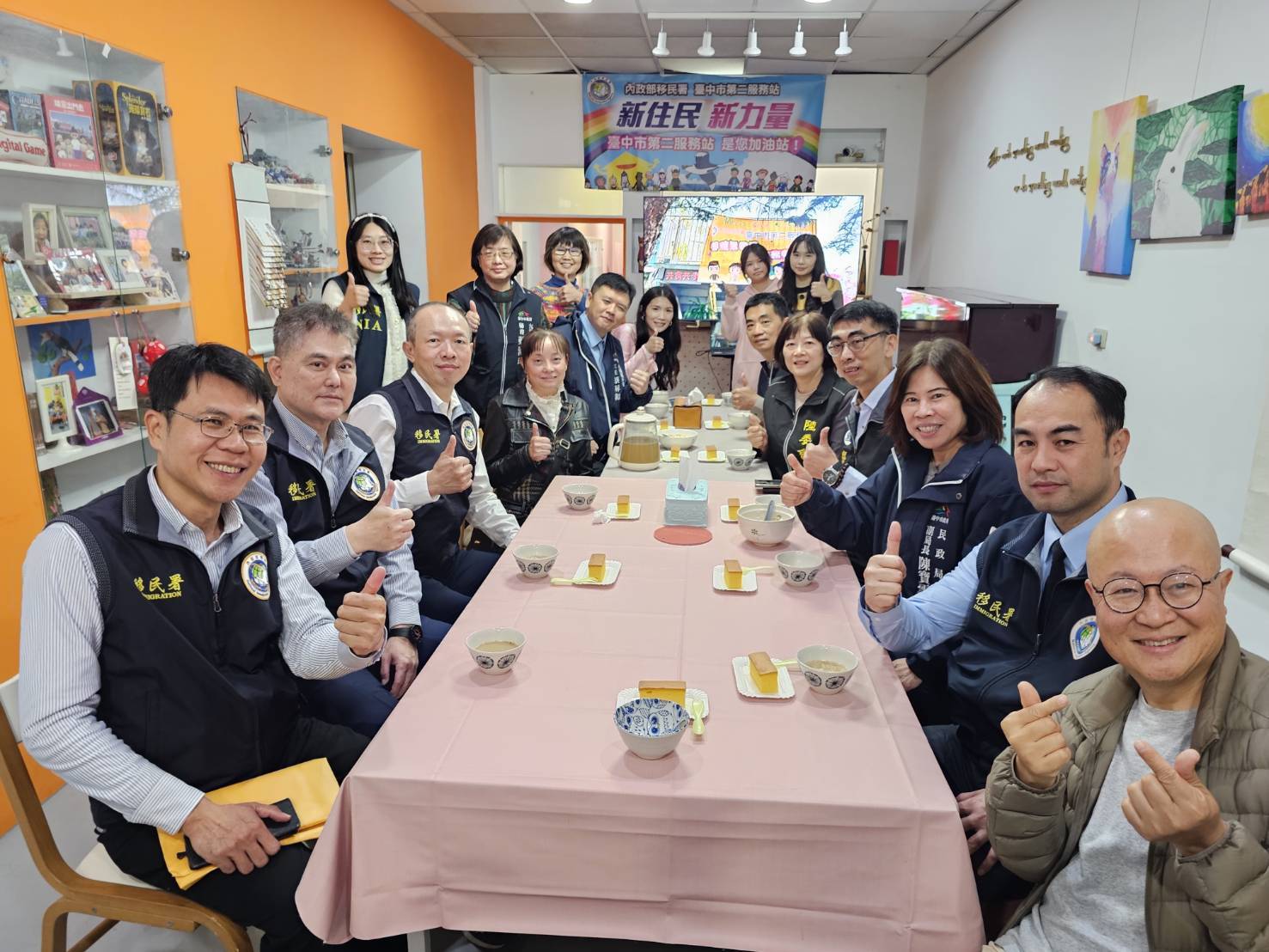  拜訪來自重慶的新住民曹樹琼。 圖：移民署 / 提供 
