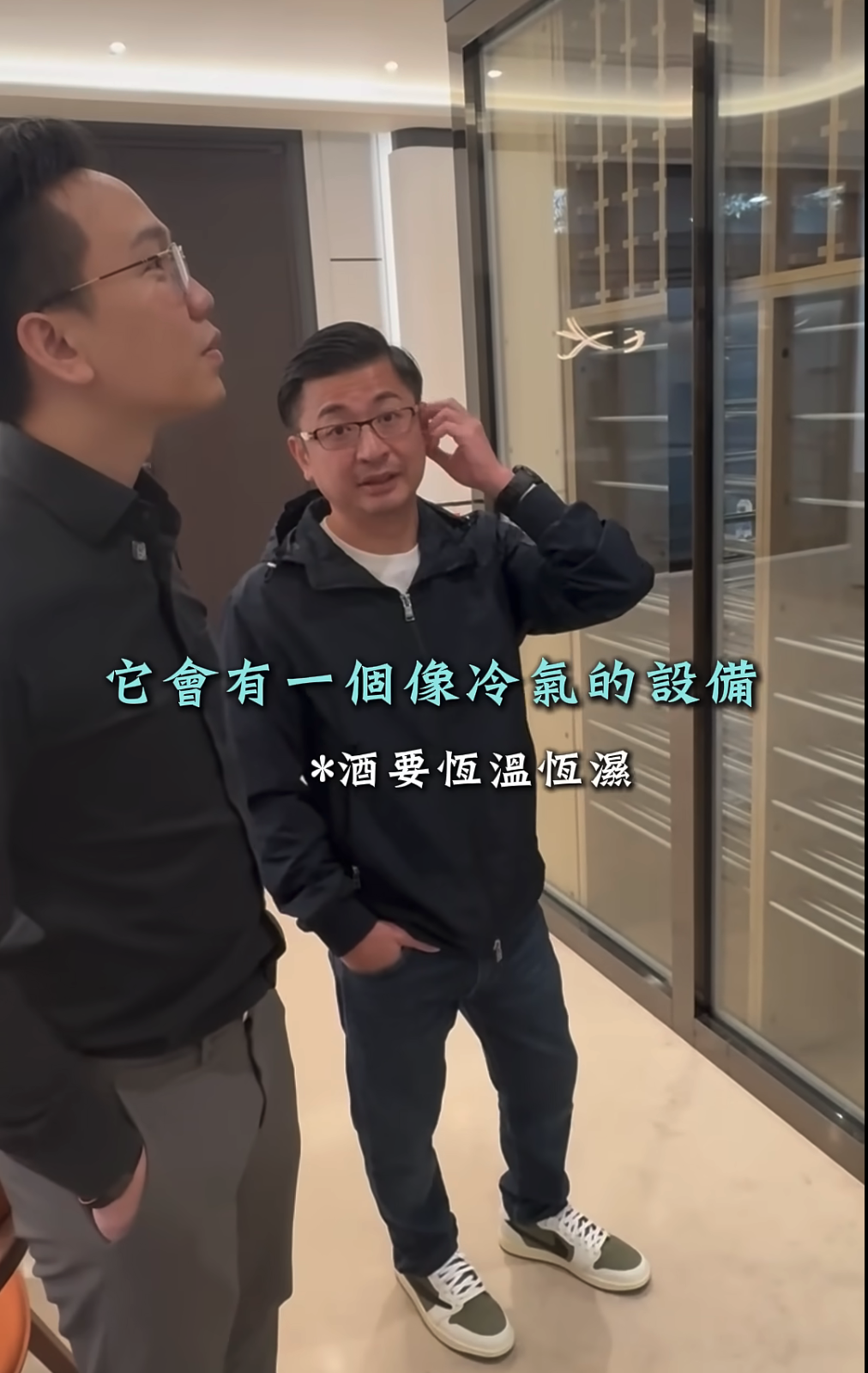  謝典林住家酒櫃。 圖：翻攝自億百豪森ＹＴ 