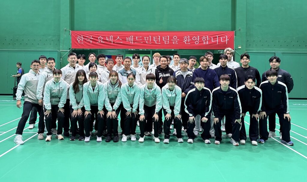 李龍大率韓國YONEX羽球隊訪台 與土銀球團交流