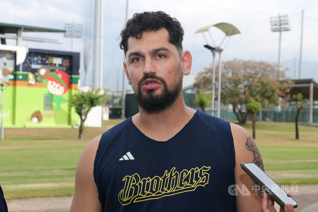 勝騎士已進牛棚練投約30顆 盼助兄弟隊奪總冠軍