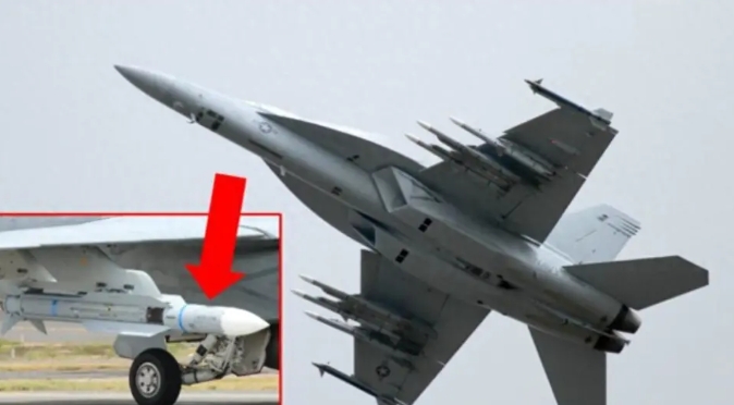  美軍戰機掛載AIM-174B超視距空空導彈。 圖 : 翻攝自科工星辰視 