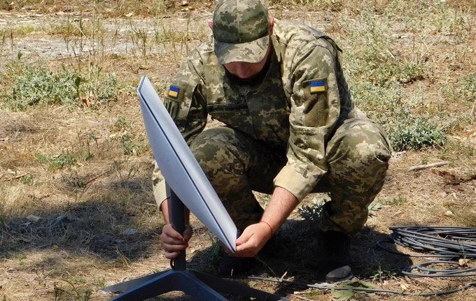  為了切斷俄軍設備對星鏈系統的連線，烏軍近期推出星鏈的「白名單」系統，部分前線地區俄軍部隊的攻勢也在星鏈連線被截斷後暫時停了下來。 圖：翻攝自 @__Inty__ X 帳號 