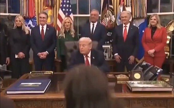 提「這名字」記者趕出白宮? 川普拒回艾普斯坦案提問 司法部刪除公開文件挨批