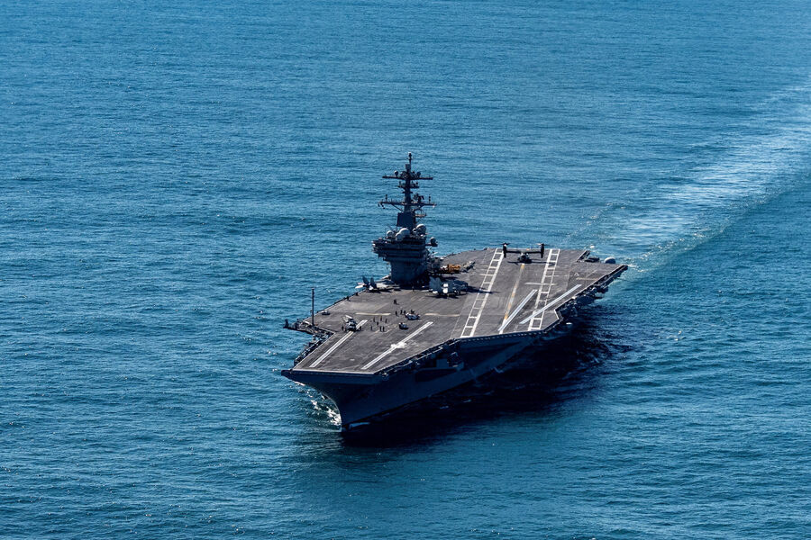  據消息，美軍已將「林肯號」（USS Abraham Lincoln）航艦打擊群從伊朗沿岸後撤一段距離。 圖：翻攝自 X 