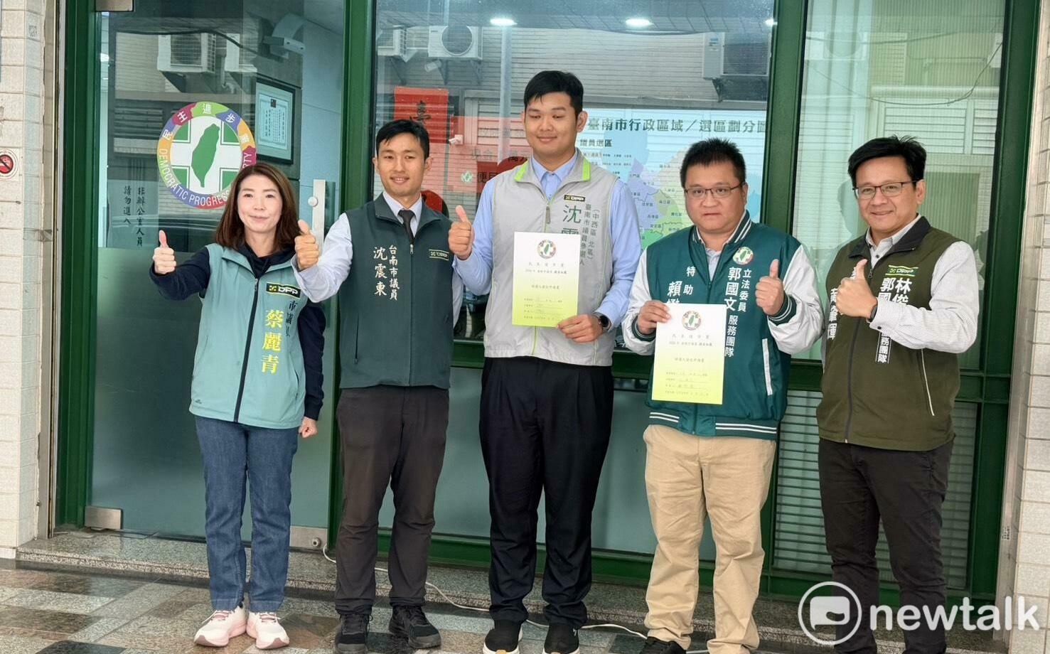民進黨直轄市議員領表登記首日 台南新人老將爭相領表展現決心