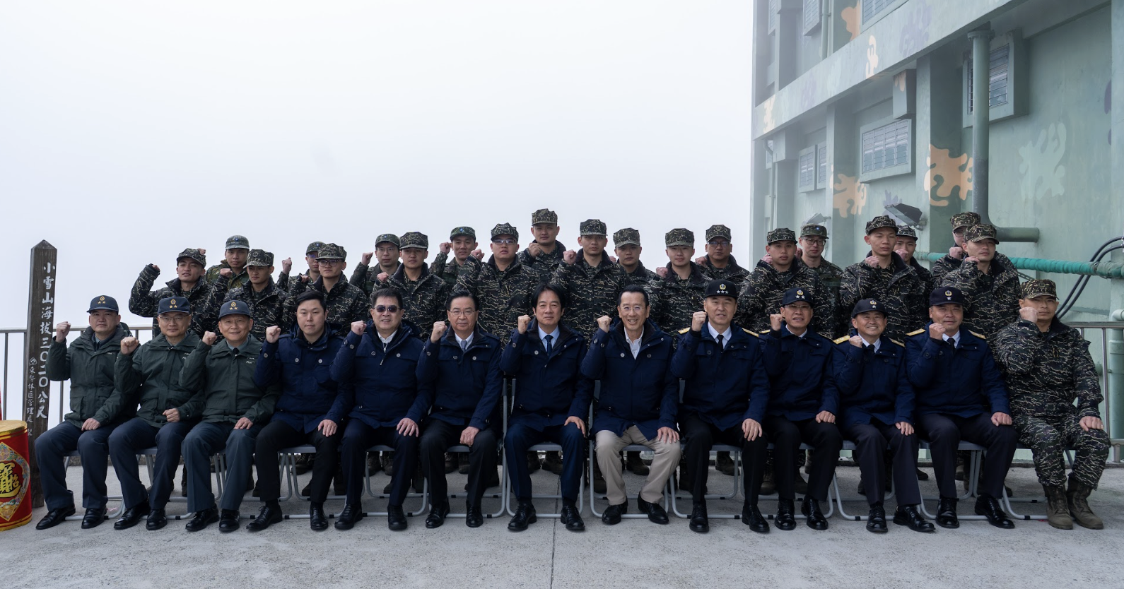  賴清德前往台中3020公尺高山勗勉海軍小雪山雷達站 圖：總統府提供 