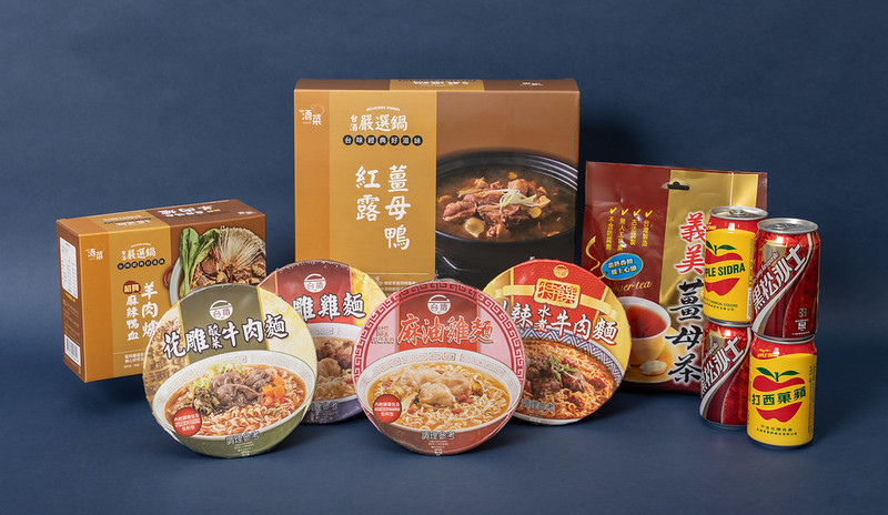  賴清德帶上薑母鴨、羊肉爐、薑母茶等慰勞國軍辛勞。 圖：總統府提供 