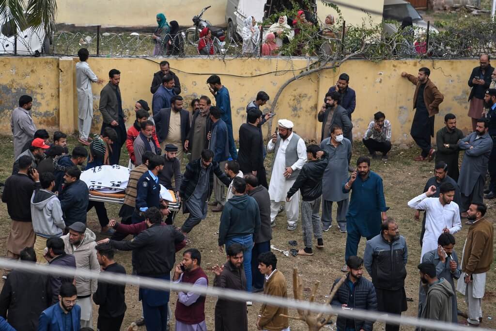 巴基斯坦清真寺遭自殺炸彈攻擊 至少30死130傷