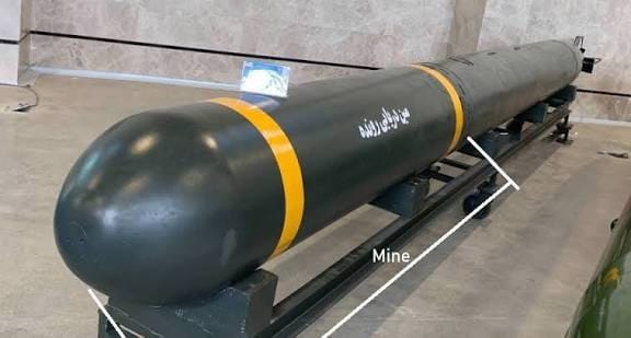 伊朗近期對外公開遠程導引海上水雷裝備，聲稱具備對大型軍艦造成致命威脅的能力，並以美國航母「林肯號」作為假想打擊目標之一。 圖:翻攝自X帳號@War_Pulse24