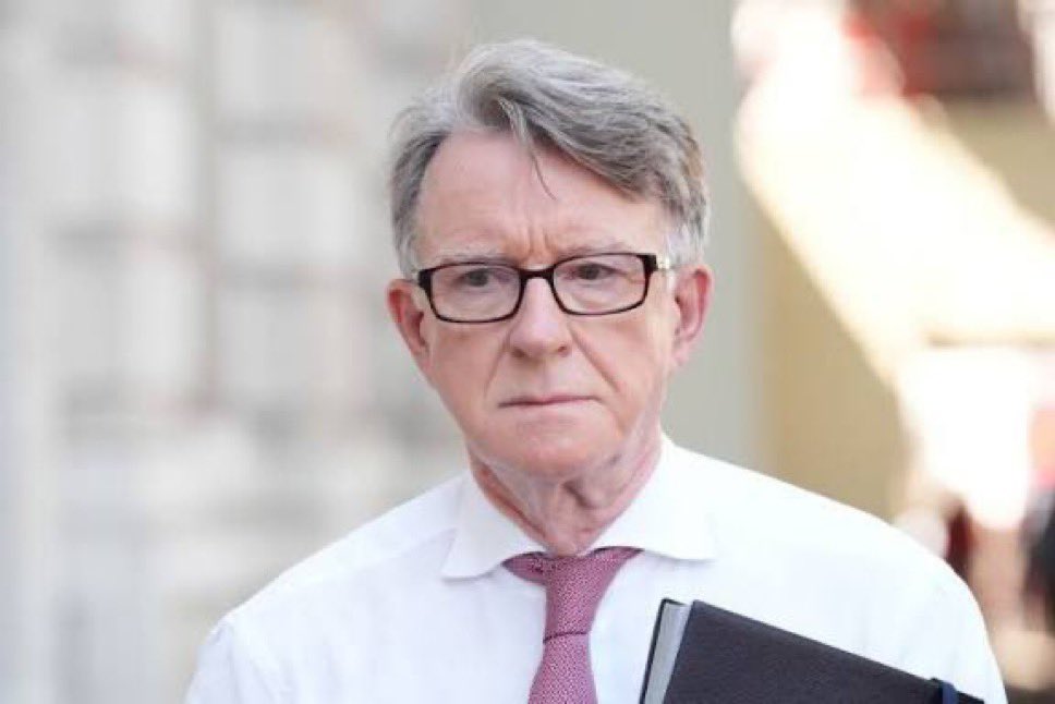 已故性犯罪富豪艾普斯坦相關文件曝光後，外界關注英國工黨資深政治人物曼德森（Peter Mandelson）與其過往往來關係。 圖:翻攝自X帳號@BROKENBRITAIN0