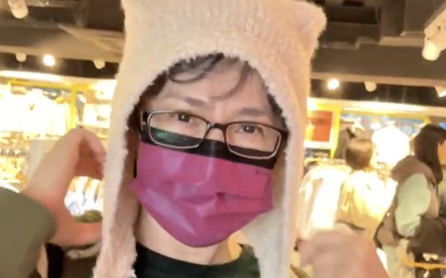 新年穿新衣!蕭美琴低調逛NET 快樂模樣擋不住