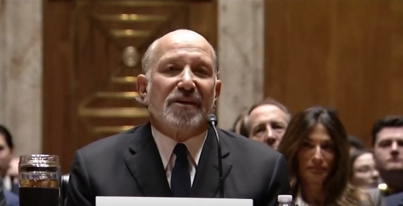 (影) 知道要被爆料？梅蘭妮亞突認寫信給艾普斯坦女友、說完不給問走人