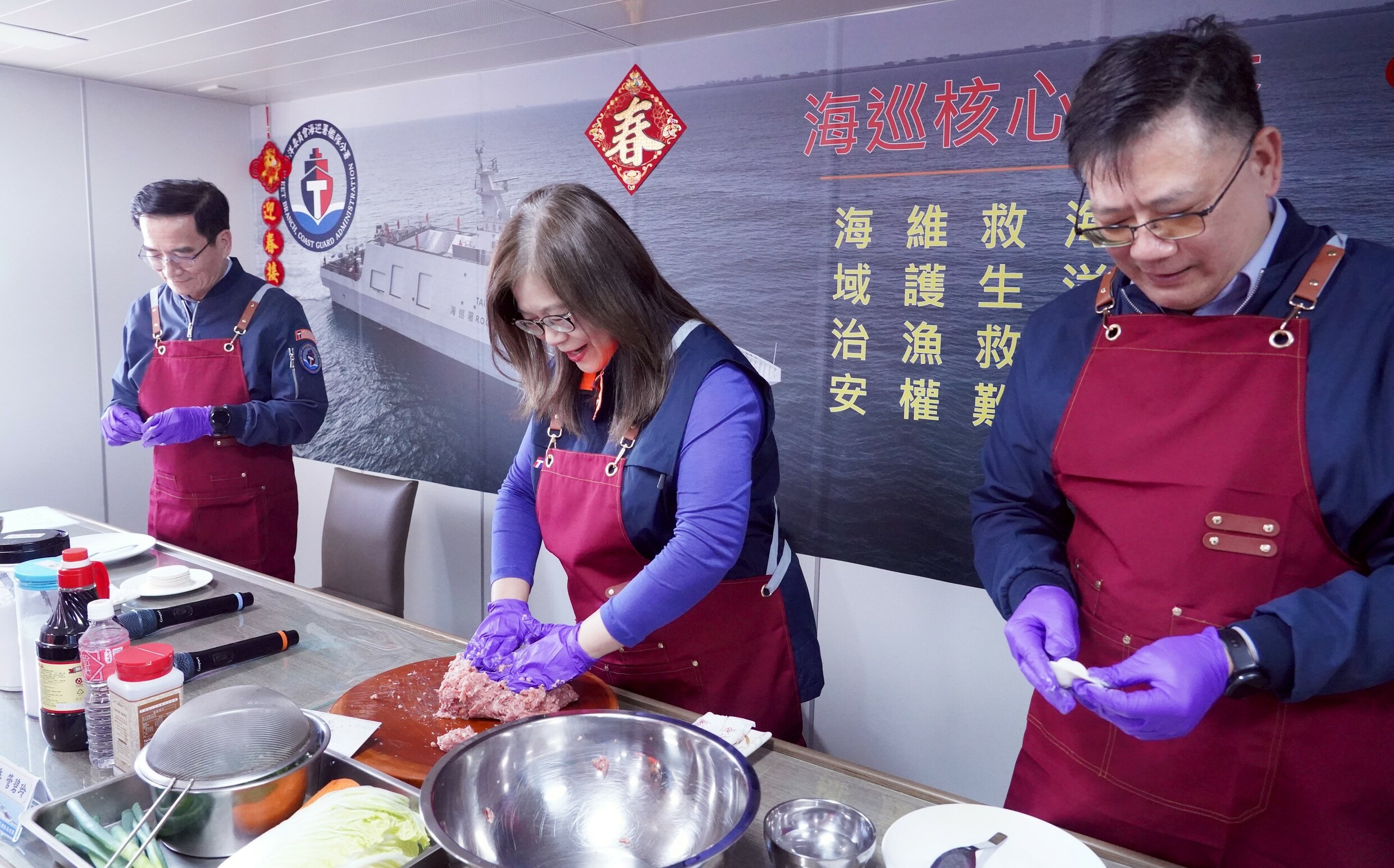 連三年為海巡手作圍爐年菜 管碧玲:謝謝您們守護國家!