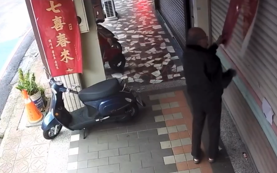 藍白支持者是「春聯殺手」?綠營春聯頻被撕掀議論 議員黃瓊慧公布惡質老人犯行