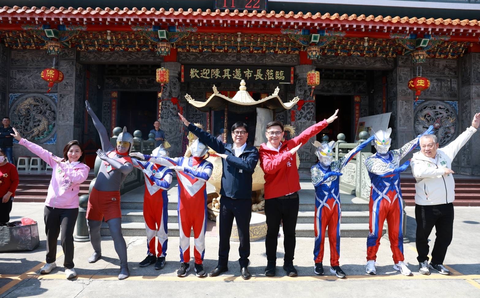 大年初四走訪廟宇發紅包 陳其邁:持續為市民福祉打拚