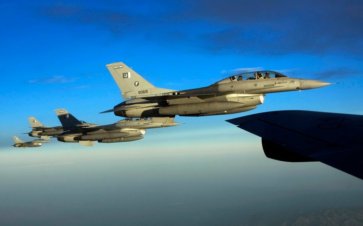 復仇空襲! 巴基斯坦戰機轟炸阿富汗 擊斃80武裝分子 塔利班大軍壓境