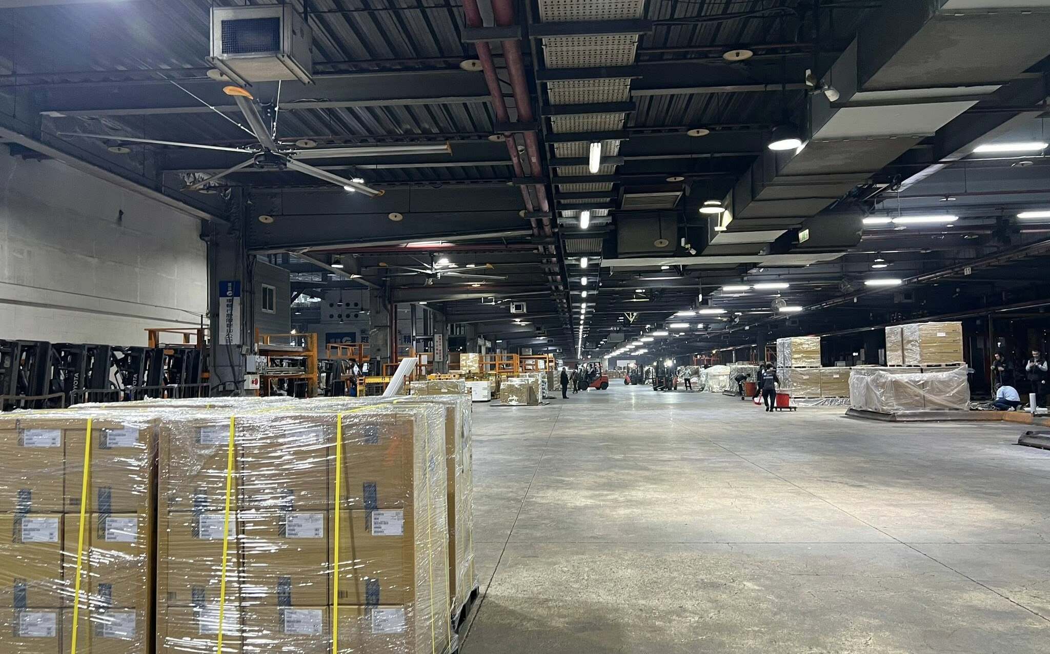 AI供應鏈隱形房東是它!謝金河點名這檔成指標 輝達和AMD都是租客