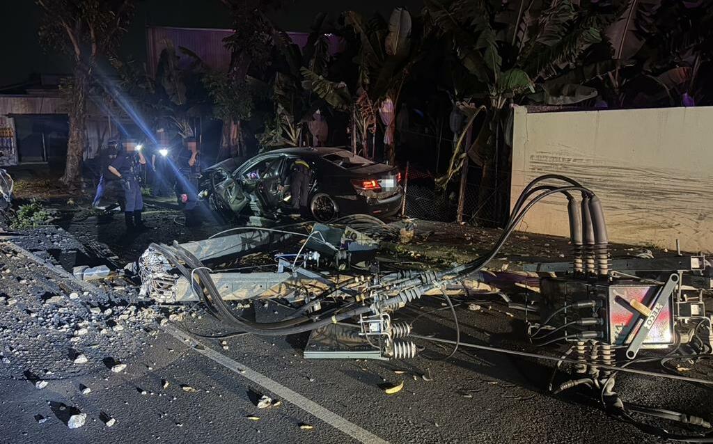 高雄毒駕拒檢狂飆!撞斷高壓電桿釀301戶停電 警依3罪嫌送辦